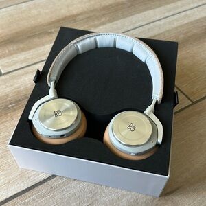 EUC Original Packaging B&O Beoplay H8 Natural Headphones